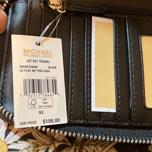 Brand new Michael Kors Jet Set Travel wallet/wristlet holder with phone holder - Picture 3 of 6
